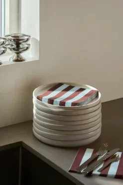 Bold Stripe pappersservett, Vinröd-blå, 20‑pack, 33×33 cm