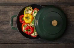 Combekk Enameled traktörpanna gjutjärn Ø28 cm, Holly Green-gold knob