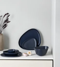 Curve Stoneware assiett 19x22 cm, Navy blue