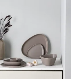 Curve Stoneware djup tallrik 19x22 cm, Warm Grey