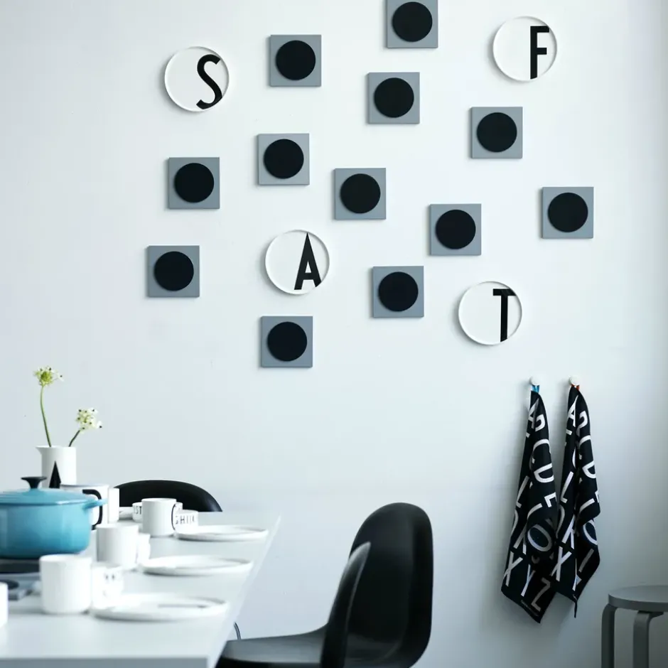 Design Letters tallrik, E