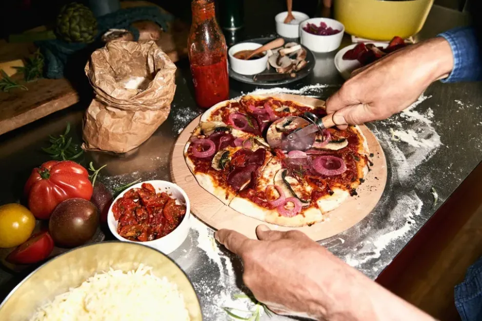 Grand Cru pizzabräda och pizzaskärare, Bok, Ø35 cm