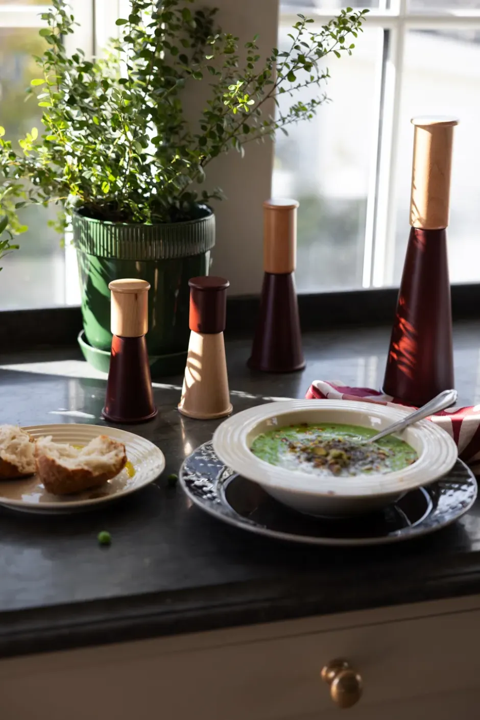 Gurken salt- och pepparkvarn liten 2 delar, Röd-brun