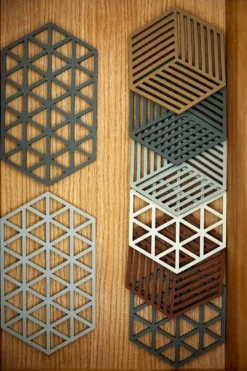 Hexagon grytunderlägg, Olive Taupe