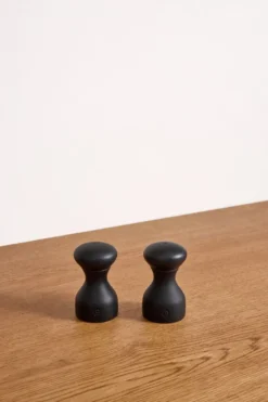 Lyon salt- och pepparkvarnsset, Black, 2 delar