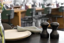 Lyon salt- och pepparkvarnsset, Black, 2 delar