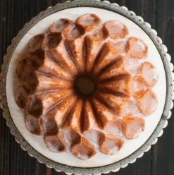Nordic Ware crown bundt bakform, 2,4 L
