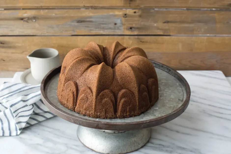 Nordic Ware Fleur De Lis Bundt bakform, 2,4 L