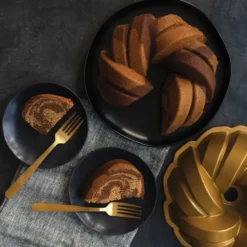 Nordic Ware 75th anniversary braided bundt bakform, 2,4 L