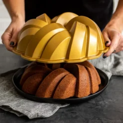 Nordic Ware 75th anniversary braided bundt bakform, 2,4 L
