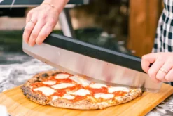 Ooni pizzaskärare, Black-stainless steel