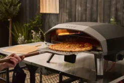 Ooni Signature perforerad pizzaspade, Aluminium-valnöt, 12