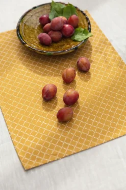 Prickruta bordstablett 34x45 cm 2-pack, Ockra