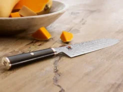 Raw 5000FCD kockkniv gyutoh 16 cm, Damaskus-svart