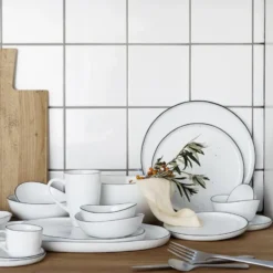 Salt tallrik utan prickar, Ø 18 cm
