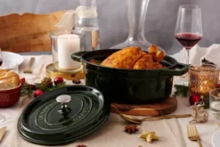 Staub La Cocotte oval gryta gjutjärn 5,5 L, Basilikagrön