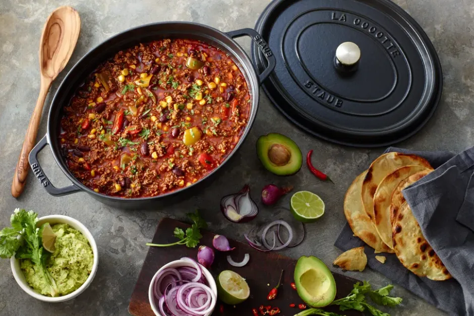 Staub La Cocotte oval gryta gjutjärn 3,2 L, Svart