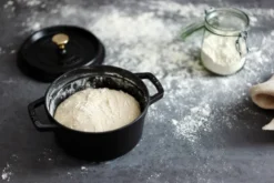 Staub La Cocotte rund gryta gjutjärn 2,6 L, Svart