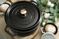 Staub La Cocotte rund gryta gjutjärn 2,6 L, Svart