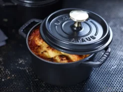 Staub La Cocotte rund gryta gjutjärn 0,8 L, Svart