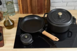 Staub La Cocotte rund gryta gjutjärn 0,25 L, Svart