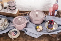 Staub La Cocotte rund gryta gjutjärn 3,8 L, Cherry Blossom
