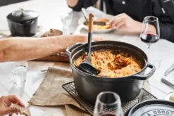 Staub La Cocotte rund gryta gjutjärn 8,4 L, Svart