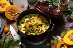 Staub La Cocotte rund gryta gjutjärn 3,8 L, Grenadinröd