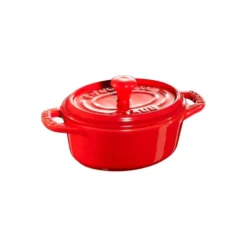 Staub oval minigryta 0,2 l, röd
