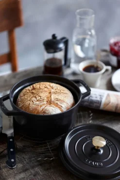 Staub rund gryta i gjutjärn 3,8 l, svart
