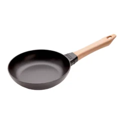 Staub stekpanna gjutjärn svart ljust trähandtag, Ø20 cm