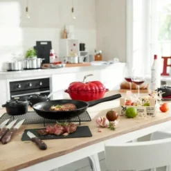 Staub tomatgryta i gjutjärn 2,9 l, röd