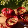 Staub tomatgryta i stengods 16 cm 0,5 l, röd